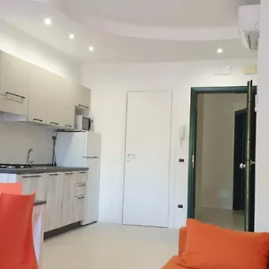 https://appartamento-nuovo-centralissimo-150-mt-dal-mare.hotelslidodijesolo.com